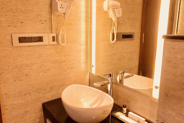 Room 83 of 110