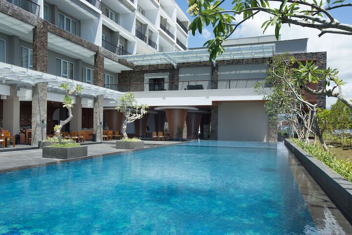 Hotel with Pool