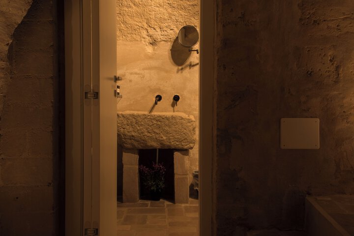 Room 69 of 106