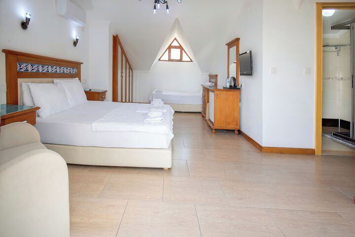 Room 5 of 63