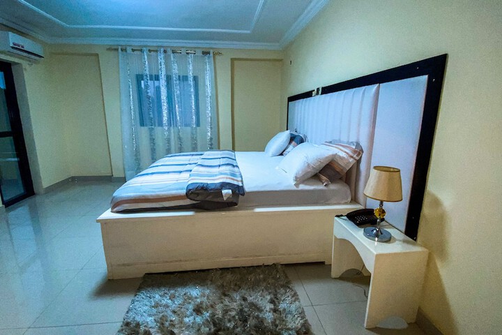 Room 5 of 12
