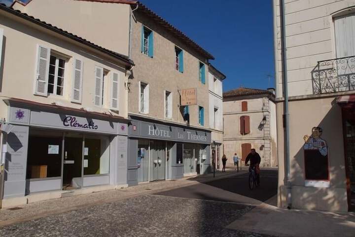 Exterior of Hôtel Les Thermes
