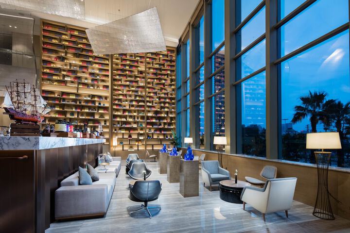 Lounge 57 of 72