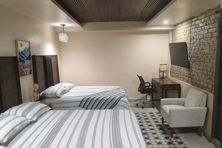 Room 11 of 24