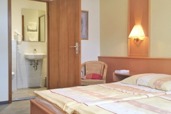 Room 4 of 13