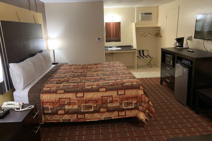 1 King Bed (2 of 5)