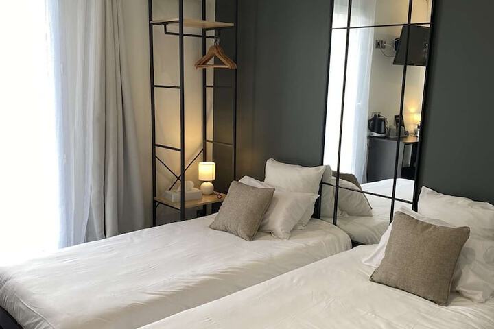 Room 3 of 40