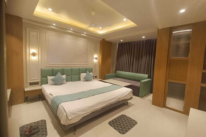 Room 15 of 22