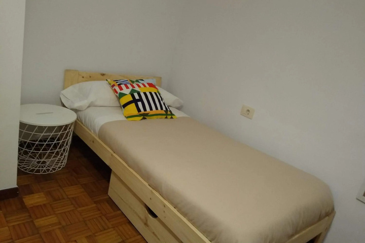 Room 2 of 8