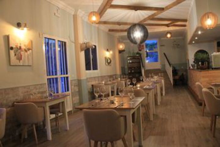 Dining 10 of 11