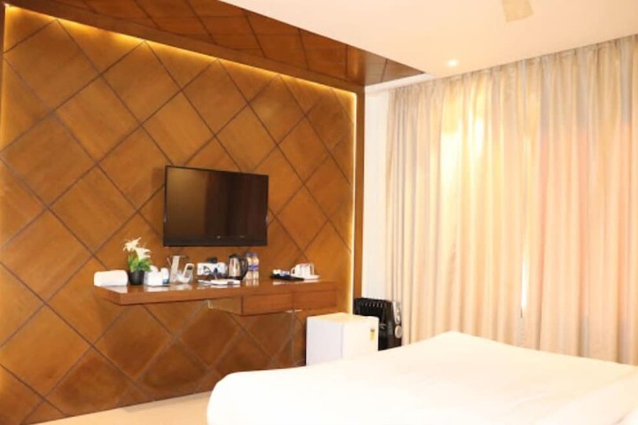 Room 6 of 6