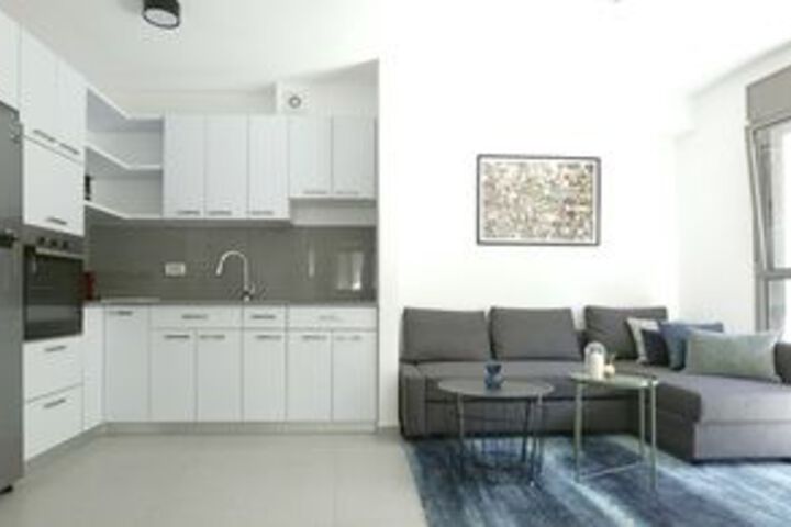 Room 14 of 16