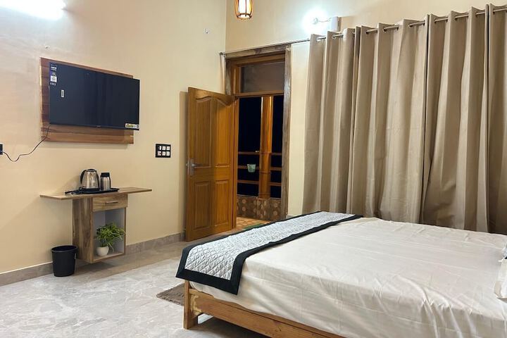 Room 2 of 22