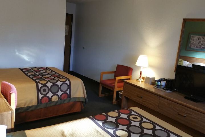 Double Deluxe King Bed (2 of 17)