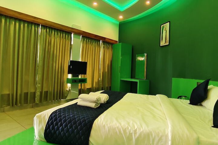 Room 15 of 33