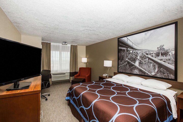 1 King Bed (9 of 12)