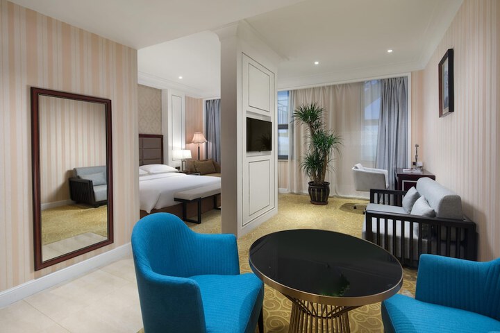 Room 33 of 52