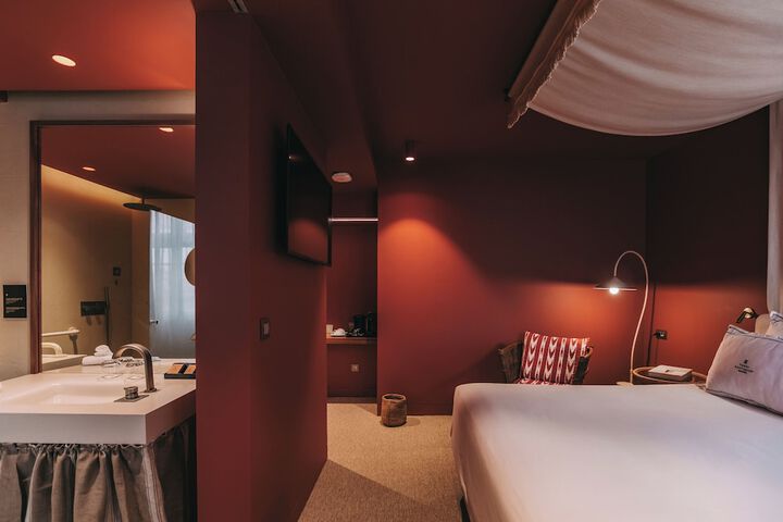 Room 16 of 66