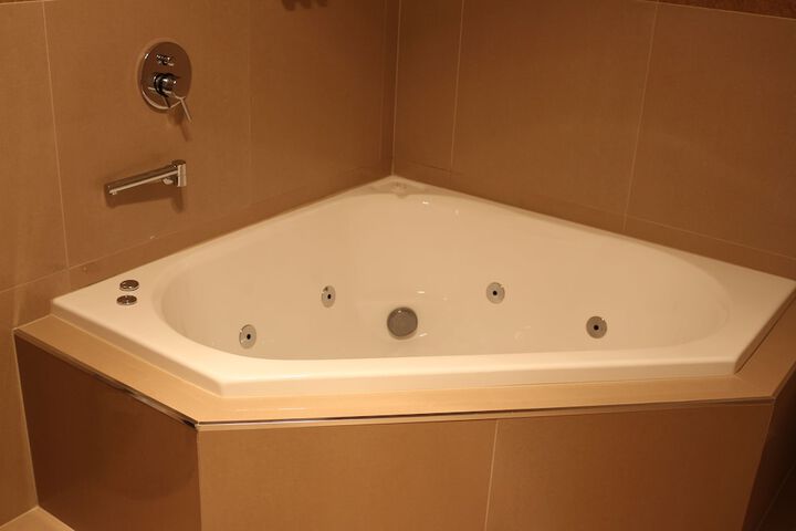 Hot Tub 22 of 34