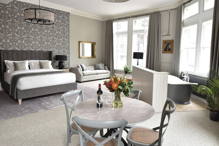 Room 4 of 17