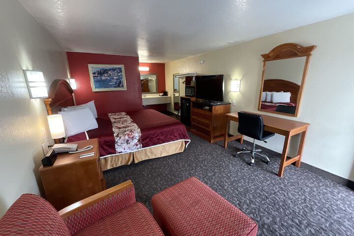 1 King Bed (17 of 17)