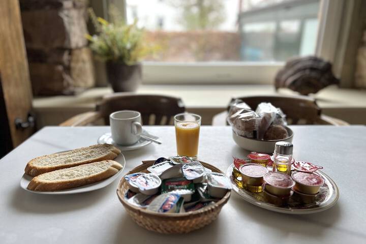 Breakfast/Coffee Service 28 of 37