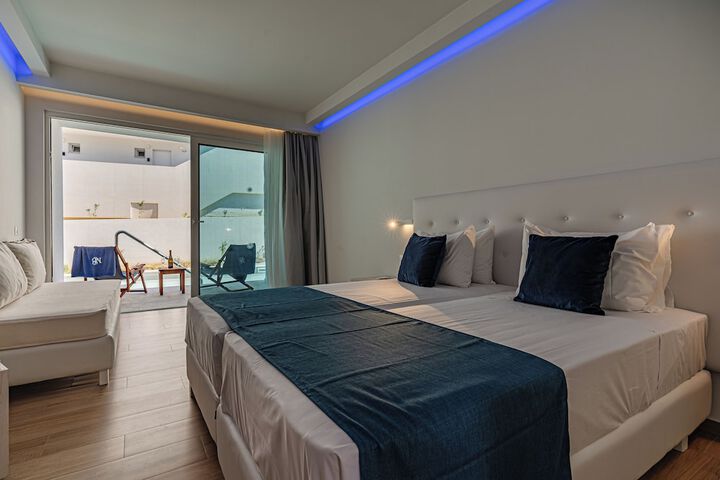 Room 6 of 38