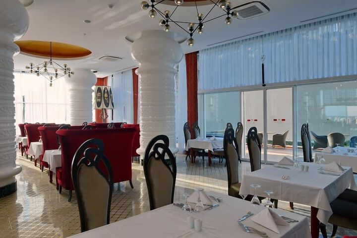 Dining 59 of 76