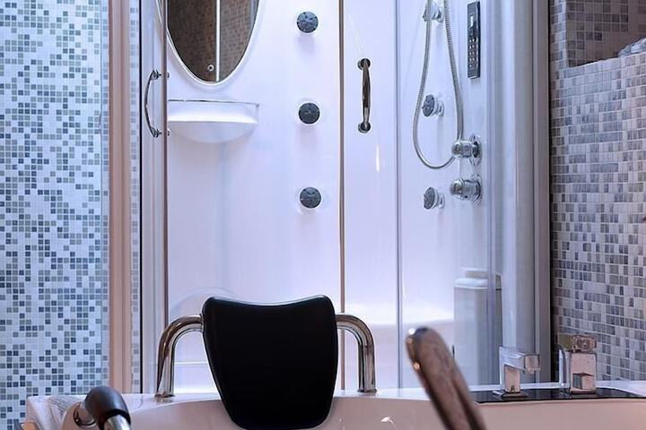 Jetted tub