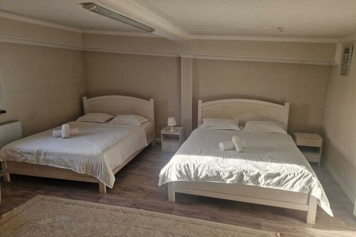 Room 13 of 22