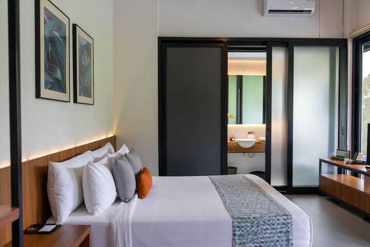Room 11 of 72