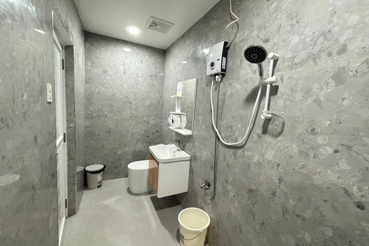 Room 13 of 20