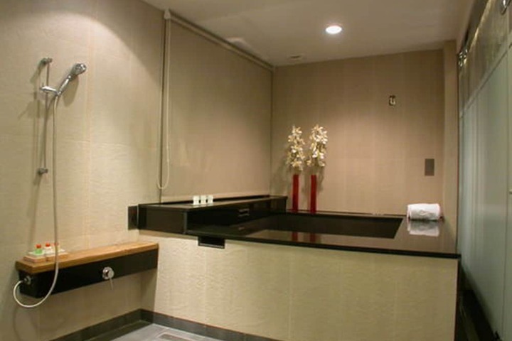 Room 21 of 37
