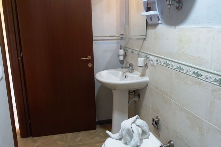 Room 1 of 21