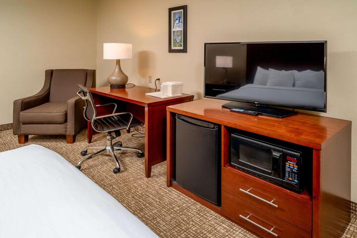 1 King Bed (4 of 20)