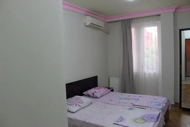 Room 5 of 8