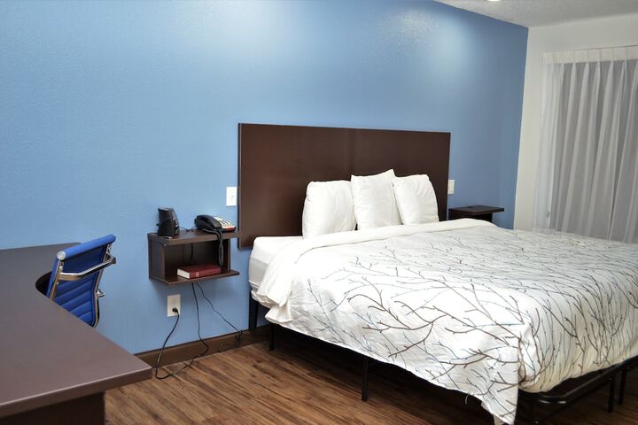 Standard King Bed Accessible (13 of 13)