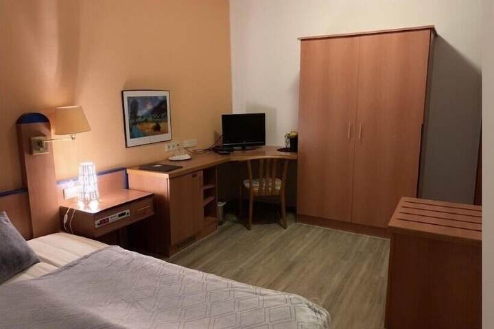 Room 16 of 53