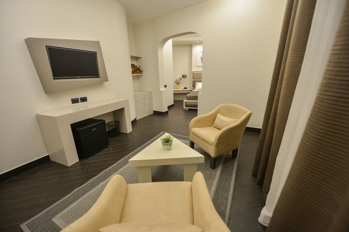 Room 9 of 36