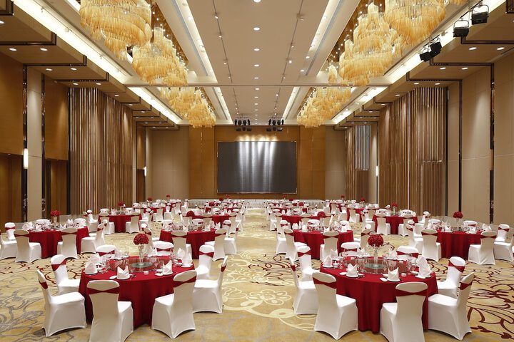 Ballroom/Hall 78 of 106