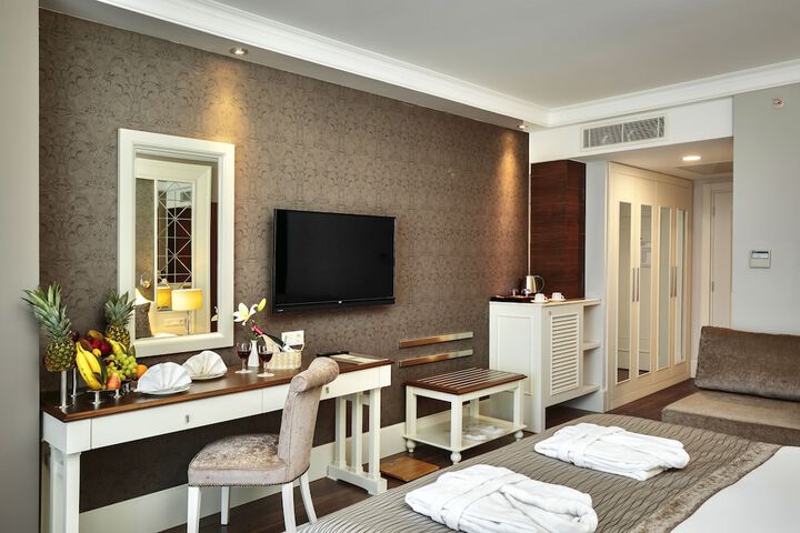Room 10 of 74