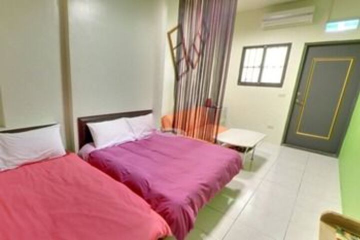 Room 6 of 17