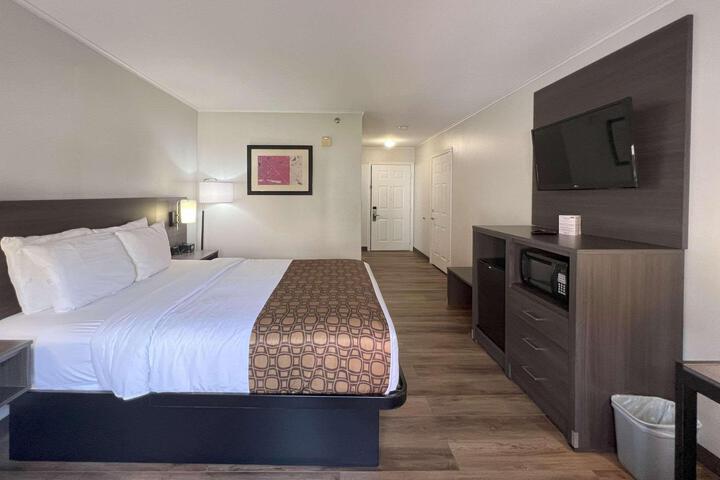 2 Queen Beds (2 of 16)