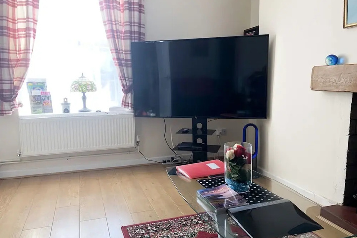 Room 5 of 16