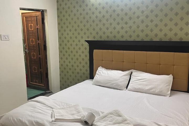 Room 6 of 15