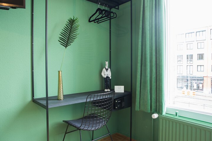 Room 33 of 61