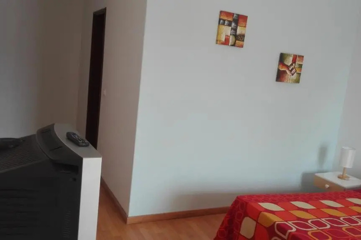 Room 4 of 14
