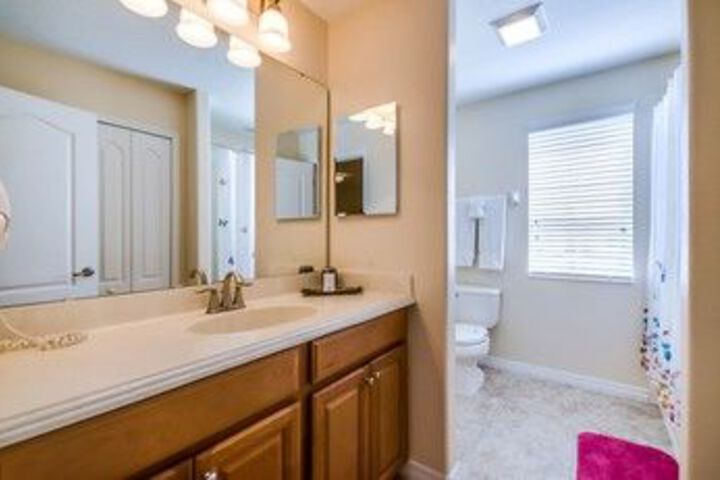 Room 4 of 25