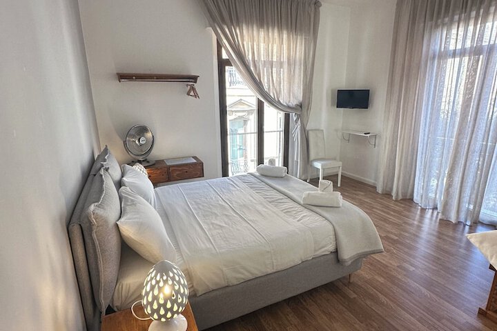 Room 9 of 37
