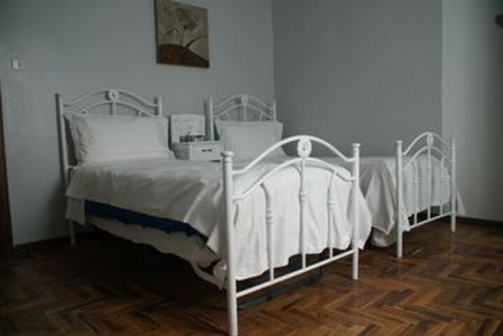 Room 6 of 12